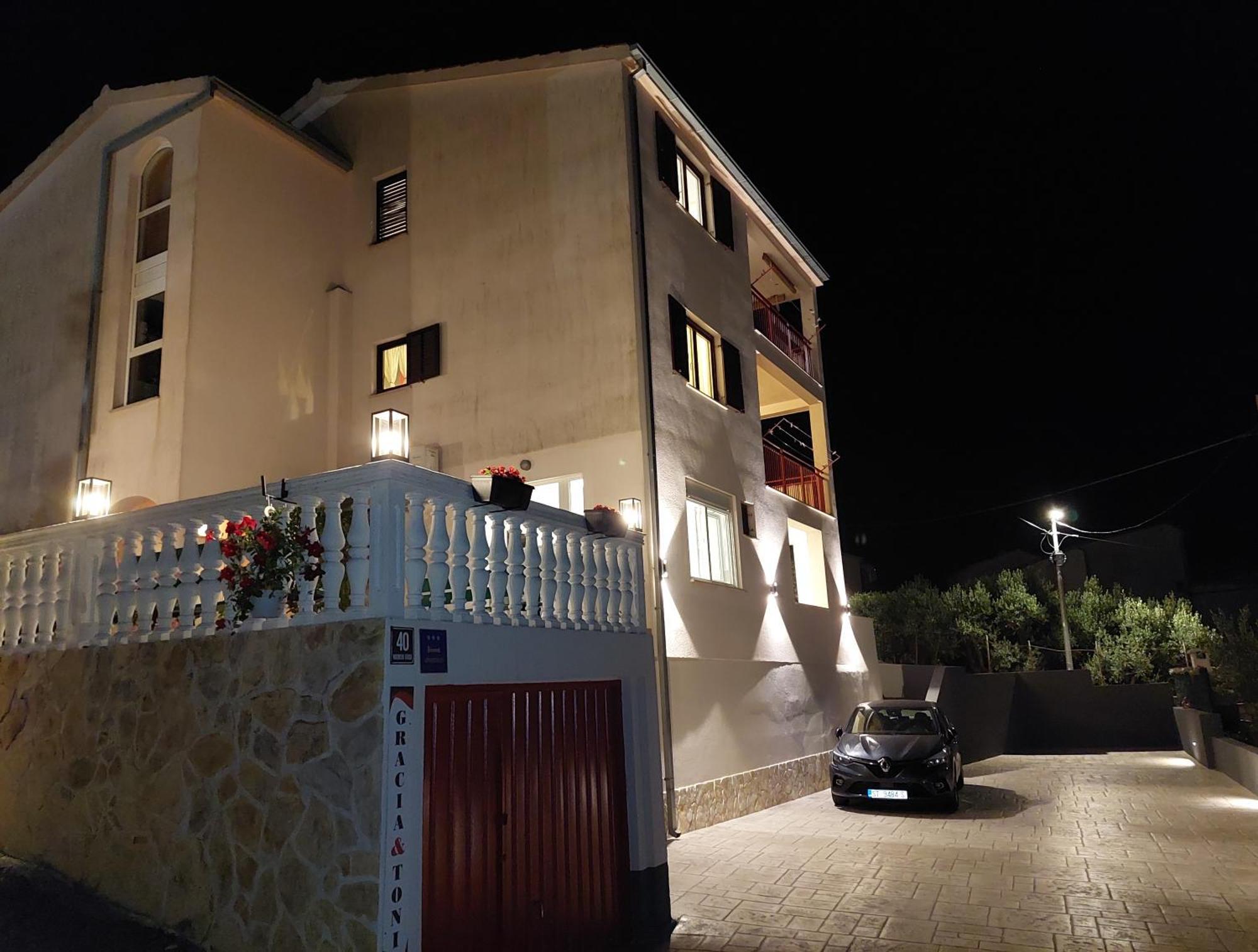 טרוגיר Apartments Gracia & Toni מראה חיצוני תמונה