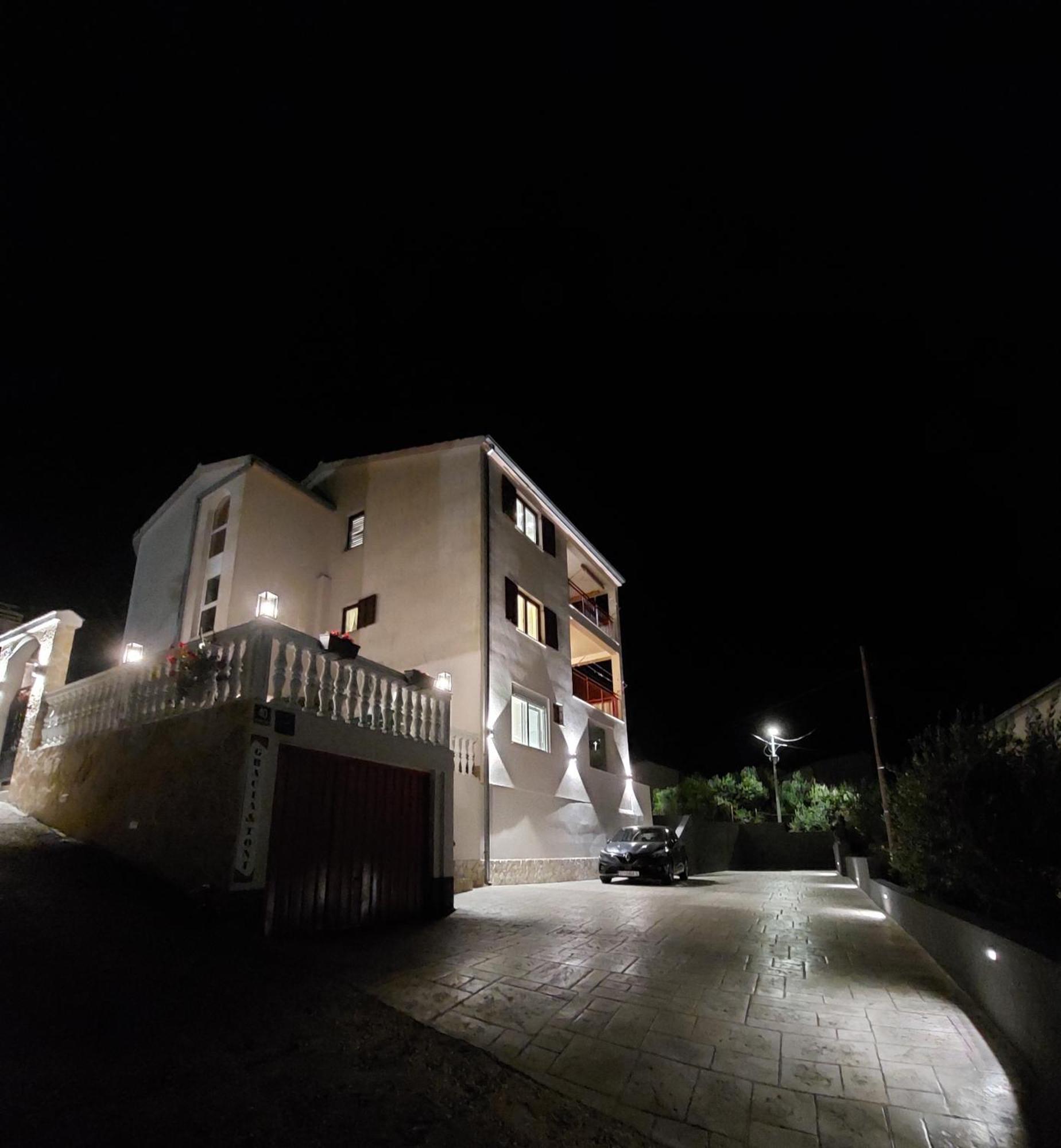 טרוגיר Apartments Gracia & Toni מראה חיצוני תמונה